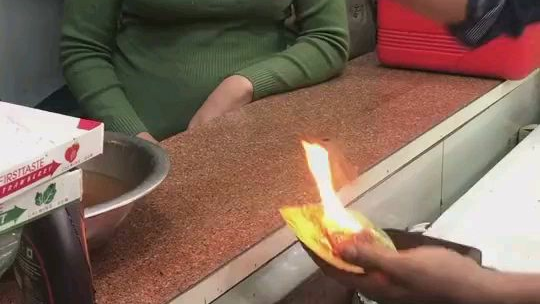 张嘴!你火了,下一位!